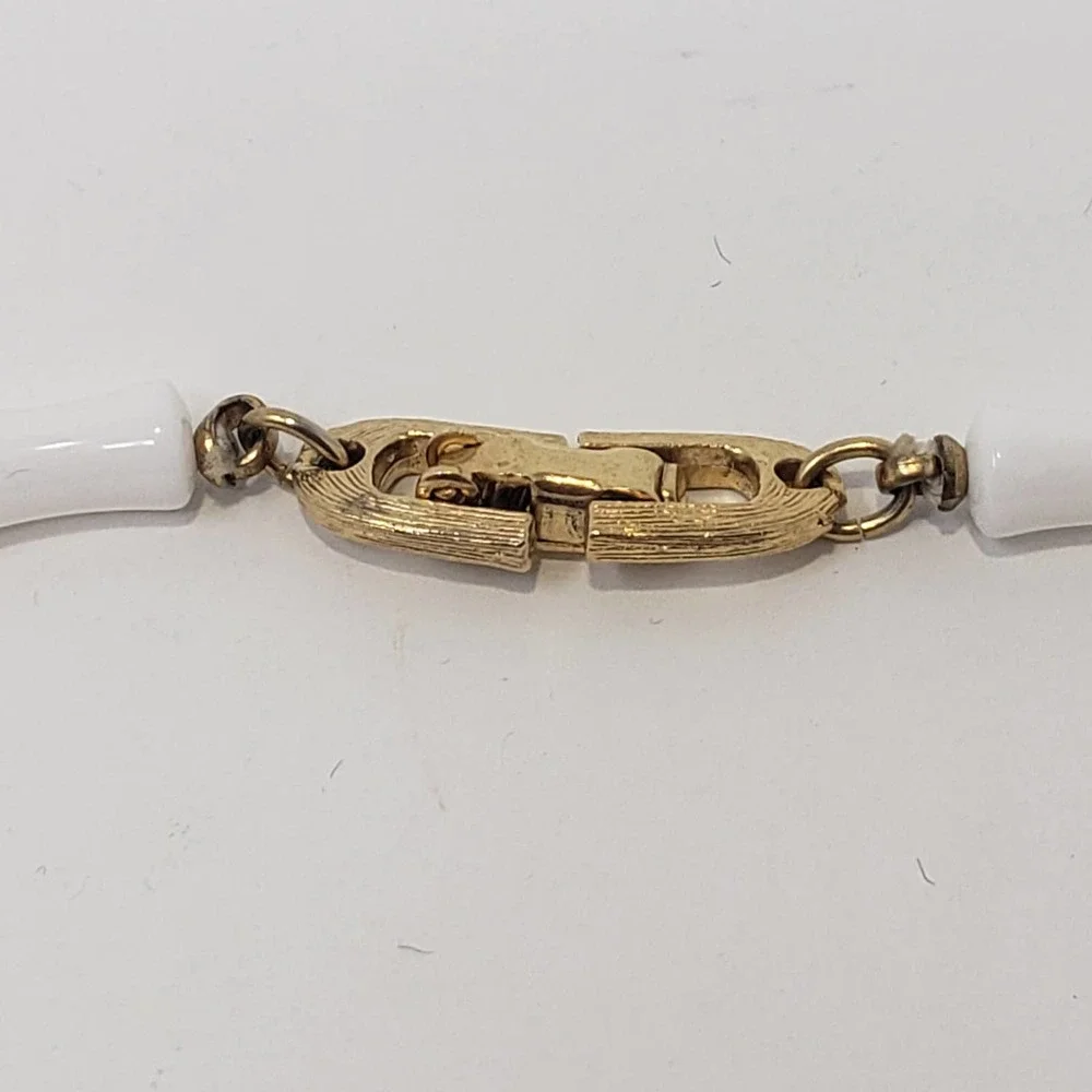 White Plastic Gold Tone Bamboo Bead Necklace Vintage Retro Jewelry Layering - Picture 3 of 4